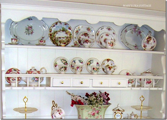 Mary's Tea Cottage: Met Monday Hutch Makeover